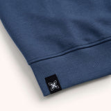 Sudadera Munich Essentials cuello redondo marino – Detalle bajo canalé y etiqueta Munich