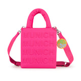 Bolso Munich Bloom Tote Rosa Fucsia - Vista frontal con colgante Munich Love