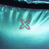 Bolso Munich Glossy Bucket 7113776 azul y lila irisado detalle del logo