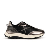 Par de zapatillas Munich AMBER WMNS 8773006 en negro, vista diagonal