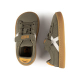 Zapatilla Munich Mini Open kaki vista lateral exterior con la X blanca y velcro