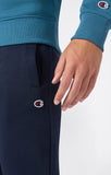 Detalle del cuello alto y logotipo en la chaqueta azul petróleo Champion SWEATSUIT 221786