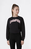 Detalle de la sudadera Champion niña 405461 negra con logo frontal y puños elásticos