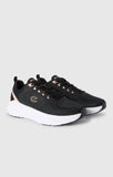 Zapatilla Champion Alpha Max Low negra vista lateral con la C de Champion metálica