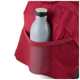 Bolsa PUMA Fundamental Small granate - Detalle bolsillo lateral de malla con botella