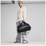 Bolsa PUMA Fundamental XS negra - Foto de modelo con bandolera