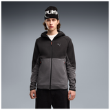 Sudadera Puma Tech slim negra y gris, conjunto sobre modelo