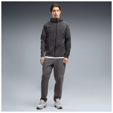 Sudadera Puma PUMATECH Slim 4-Way gris, vista frontal sobre modelo